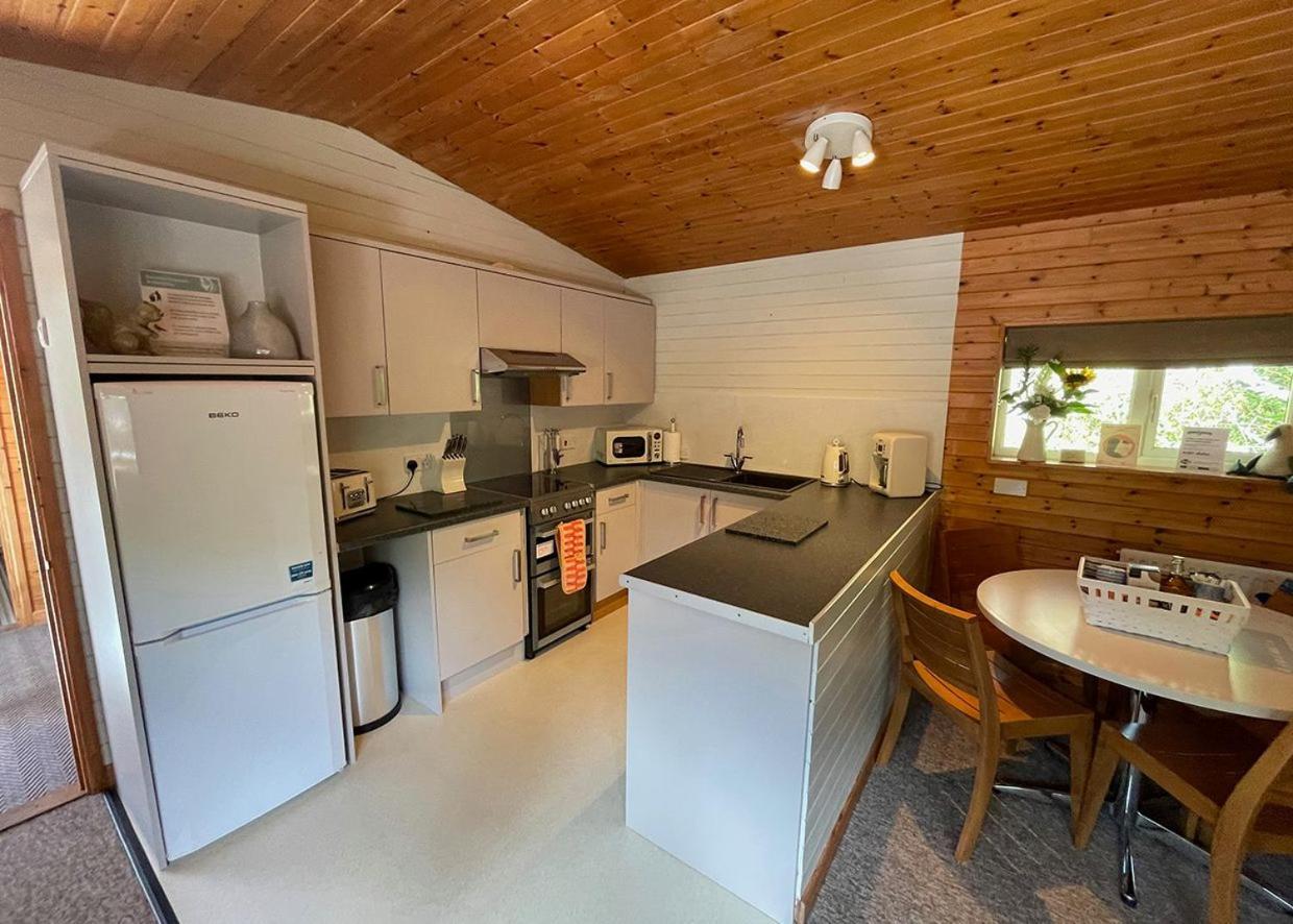 Ivyleaf Combe Lodges Stratton  Exterior photo
