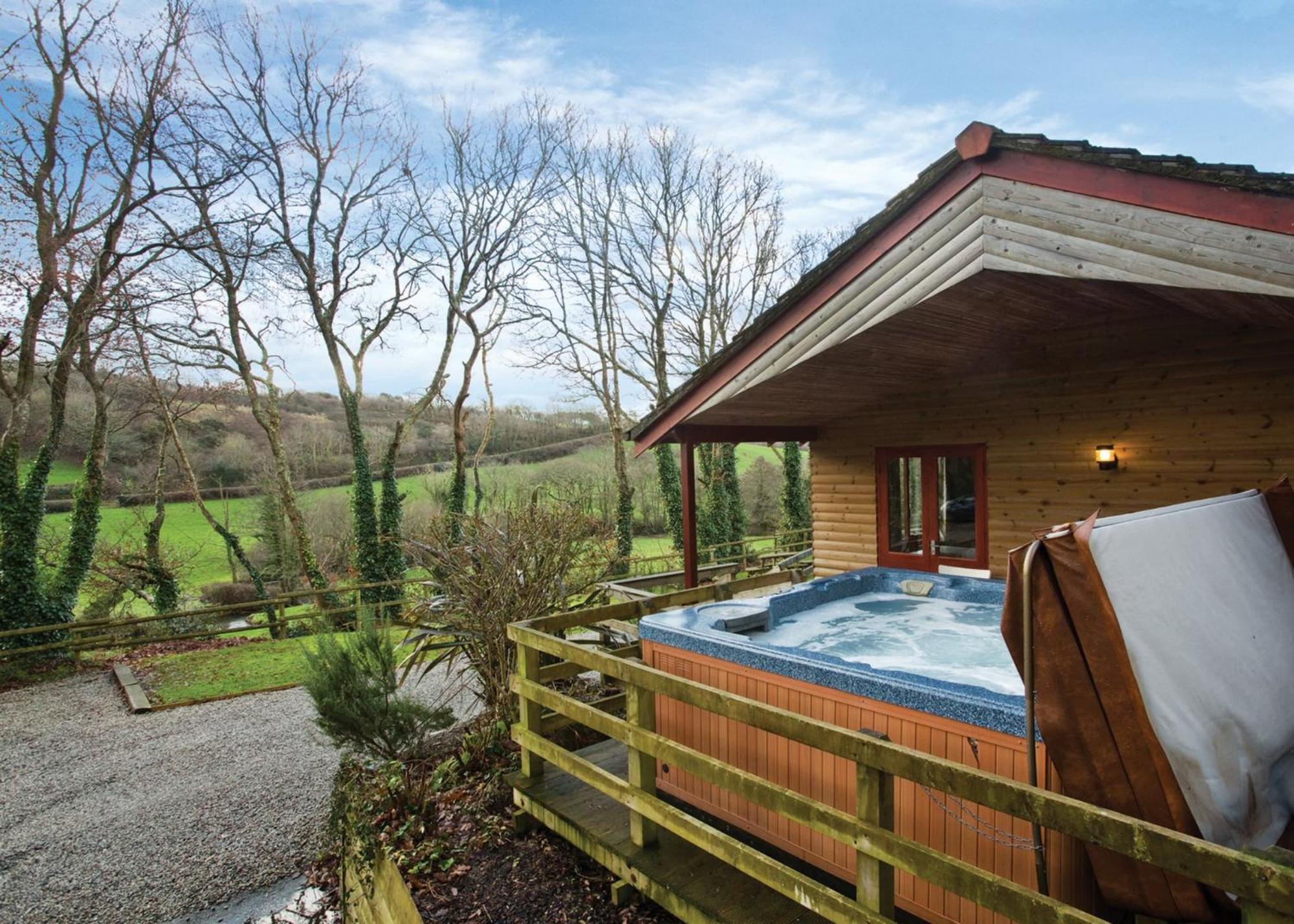 Ivyleaf Combe Lodges Stratton  Exterior photo