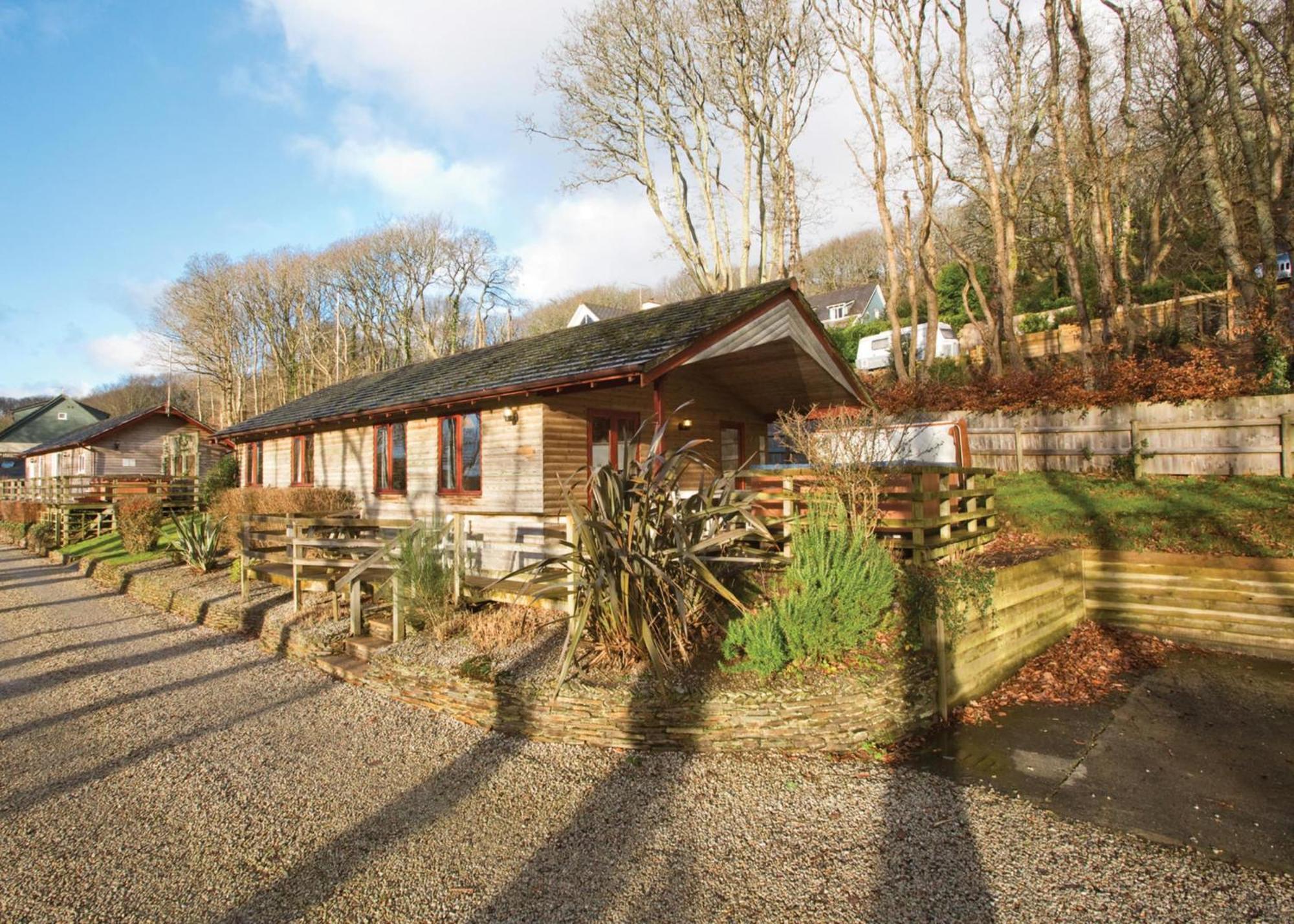 Ivyleaf Combe Lodges Stratton  Exterior photo