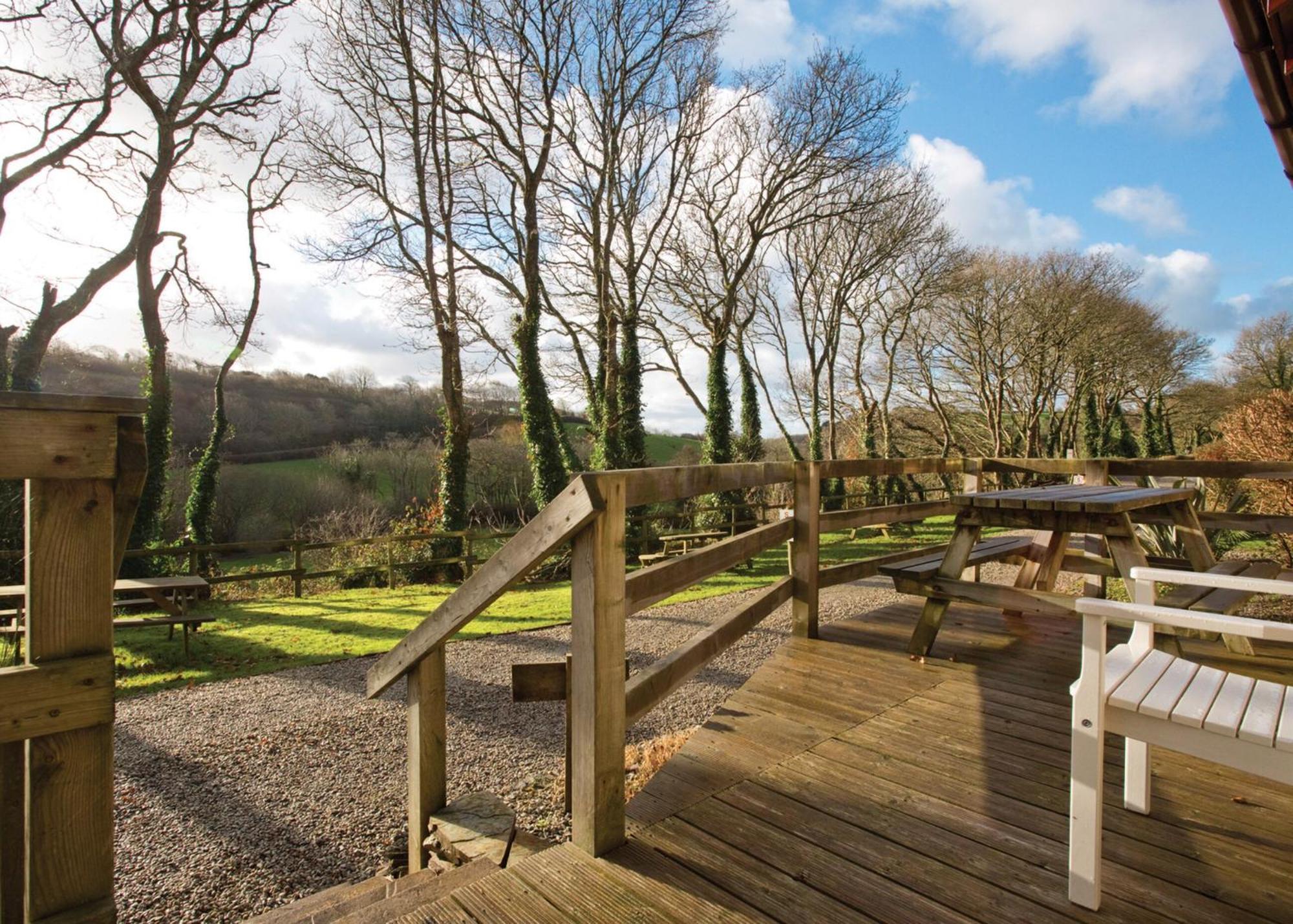 Ivyleaf Combe Lodges Stratton  Exterior photo