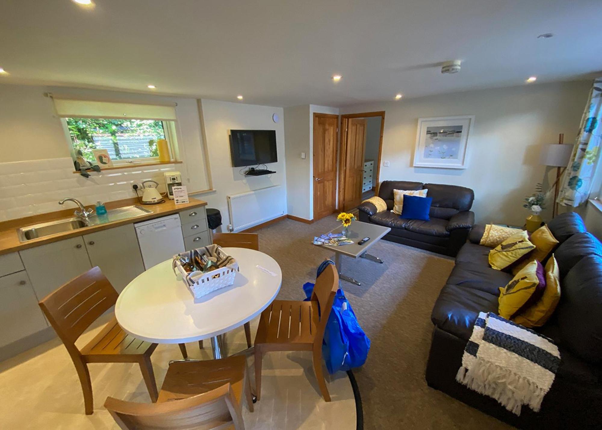 Ivyleaf Combe Lodges Stratton  Room photo