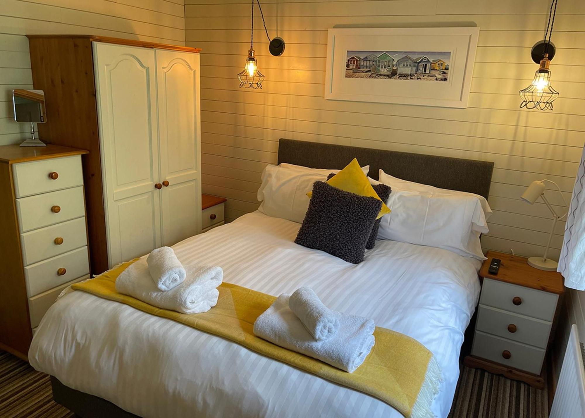 Ivyleaf Combe Lodges Stratton  Room photo