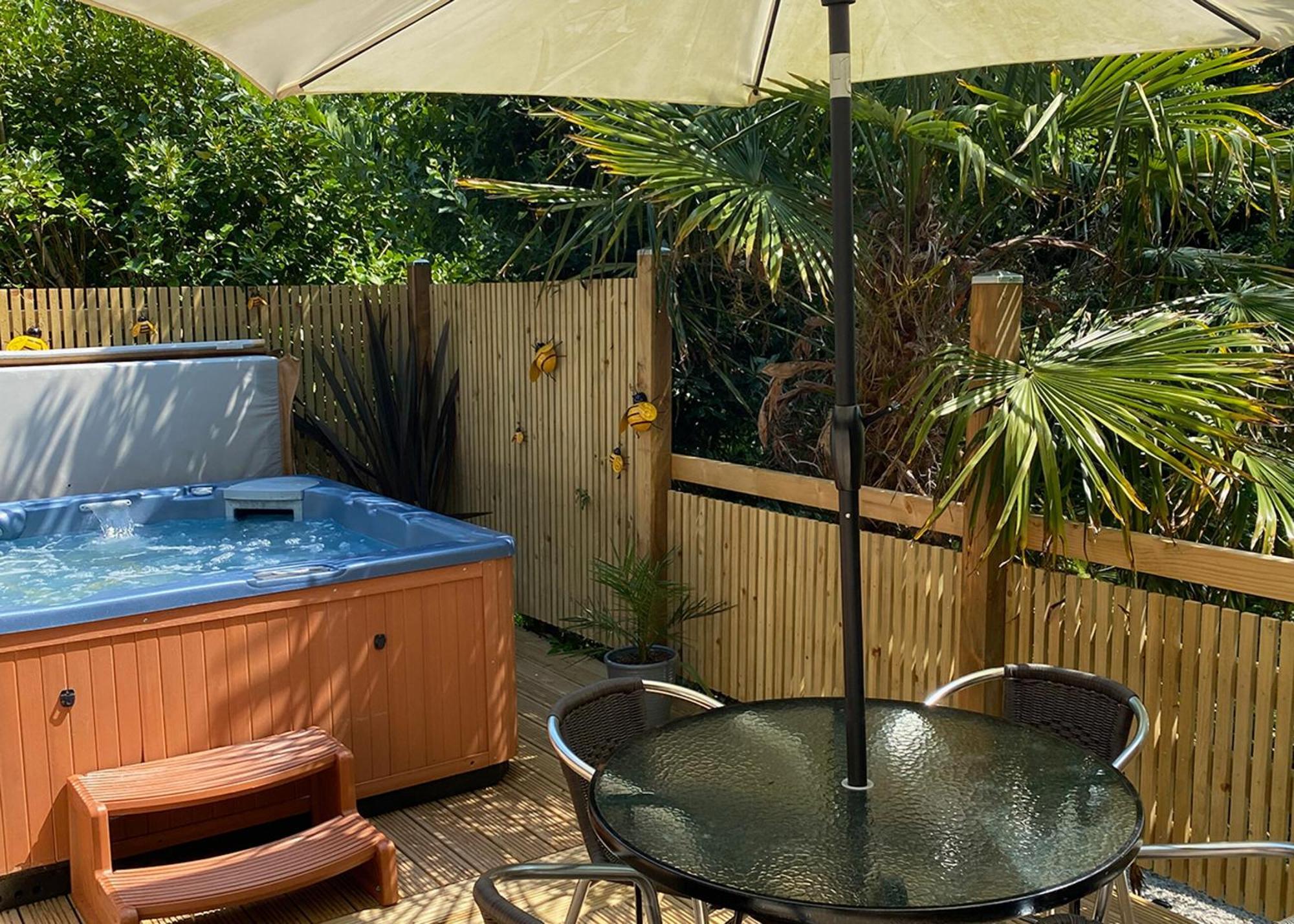 Ivyleaf Combe Lodges Stratton  Room photo